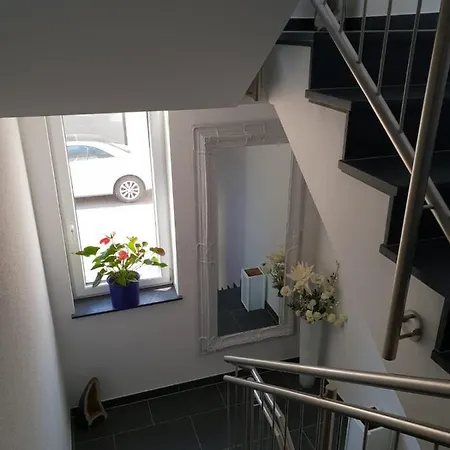 Appartement Hochwertige 85qm-wohnung In Wuppertal-vohwinkel